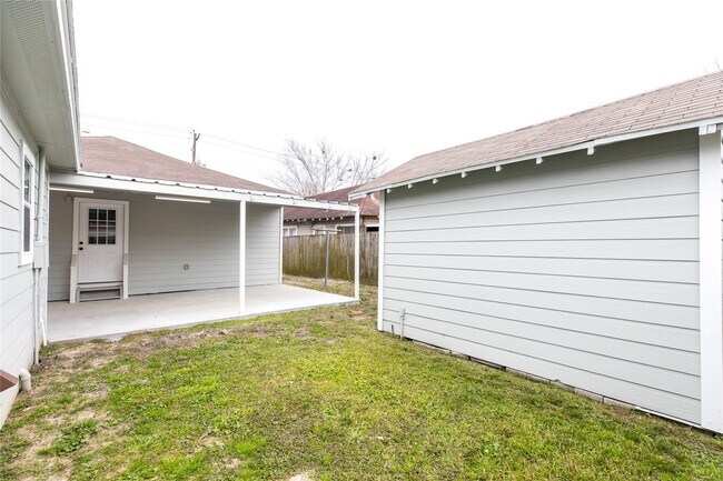 Building Photo - 6914 Avenue O