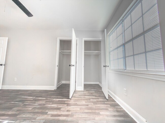 Building Photo - 2BR Townhome in West Ashley – Prime Location & Fresh Updates!