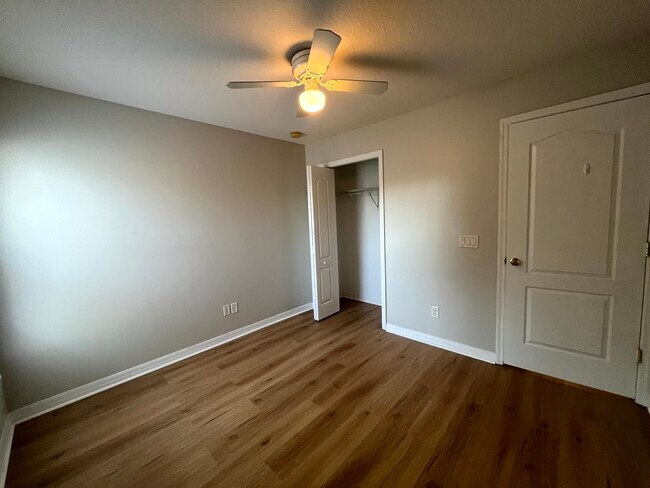 Building Photo - 7843 Foxgrove Dr