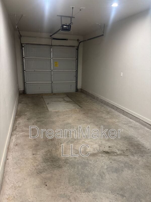 Building Photo - 1002 Riva Pkwy