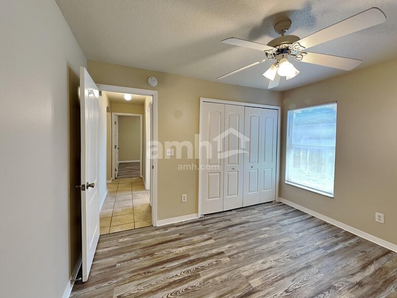 Building Photo - 10222 Summer Elm Ave