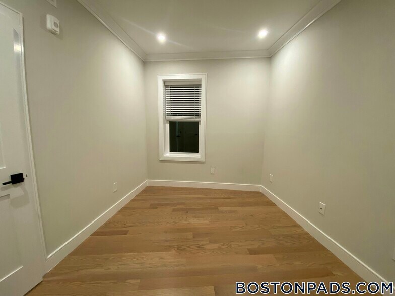 Building Photo - 161 Allston St