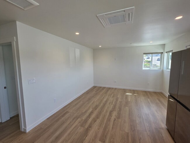 Building Photo - AVAILABLE NOW - 1 Bed, 1 Bath Morro Bay Apartment with Ocean View