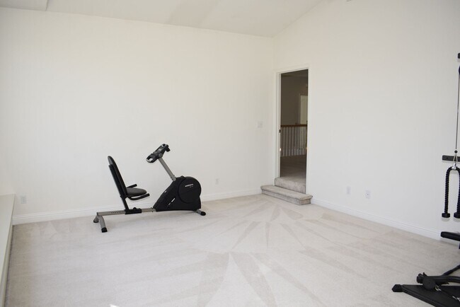 Building Photo - 630 Rogers Cir