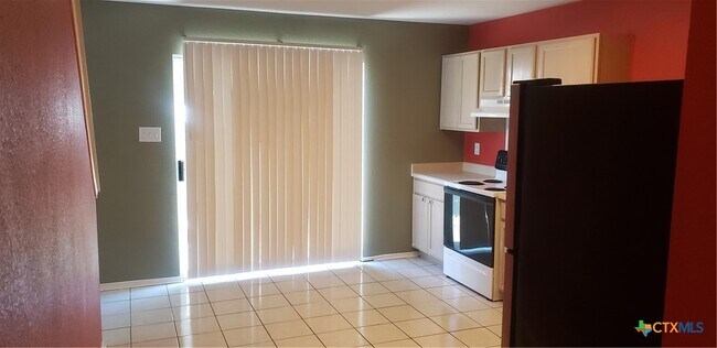 Building Photo - 84 Elm Hill Ct