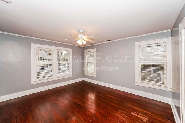 Building Photo - 332 W McLelland Ave