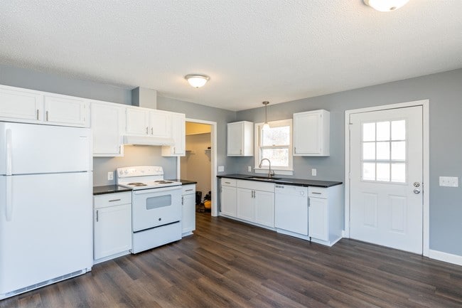 Building Photo - 700 Western Ave