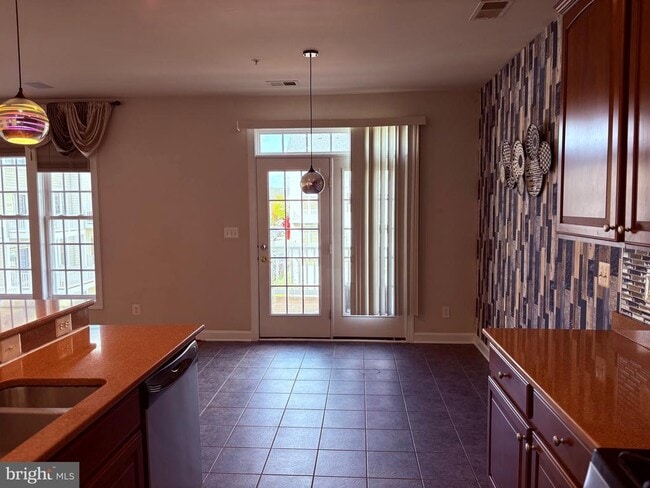 Building Photo - 635 Whetstone Glen St