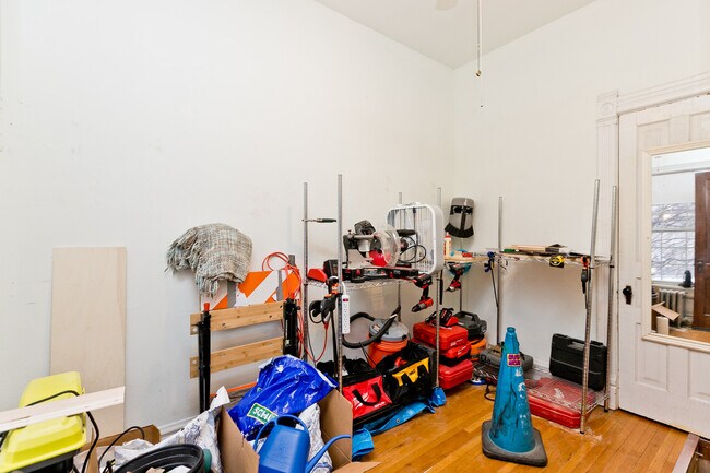 Building Photo - 1541 W Barry Ave