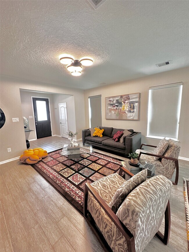 Building Photo - 15811 Copper Oak Ln