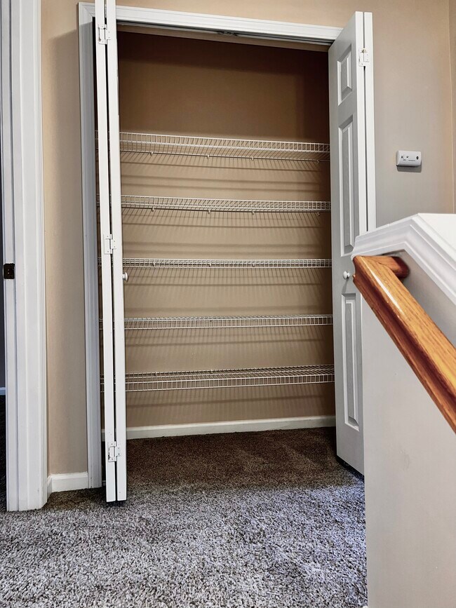 Building Photo - 3569 Draycott Ave