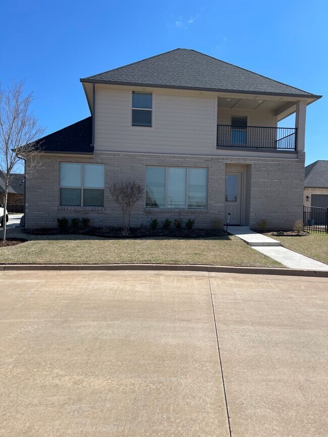 Building Photo - *Fully Furnished* 4 bedroom, 2.5 bathroom, 2 car garage Gated Neighborhood