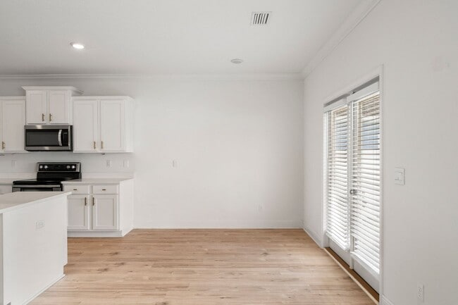 Building Photo - 115 Piper Cv