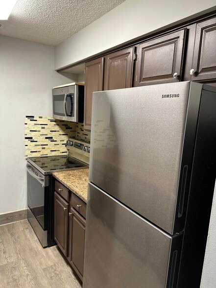 Kitchen (recently renovated) - 505 Ravens Crest Dr