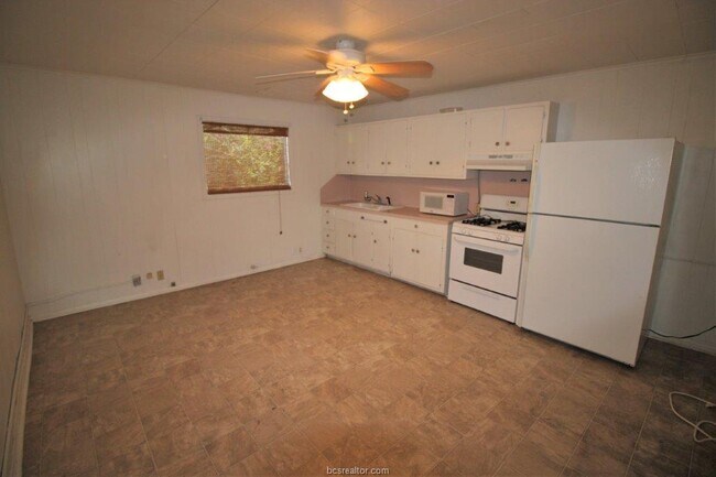 Building Photo - 1015 Milner Dr