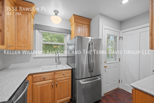 Building Photo - 3538 Rawson Pl