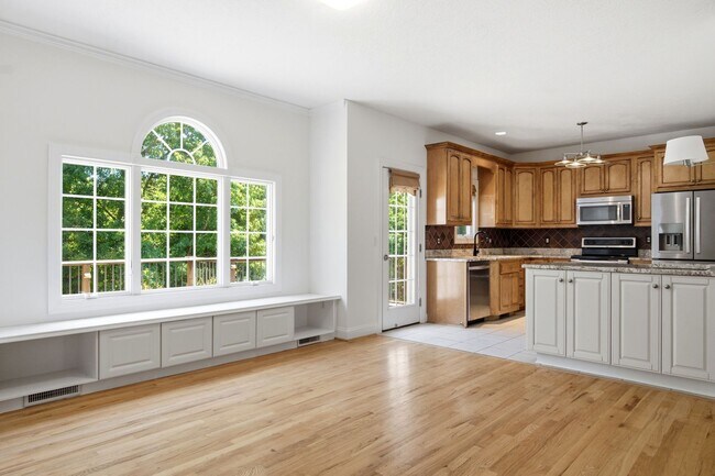 Building Photo - 2645 Blossom Trail E