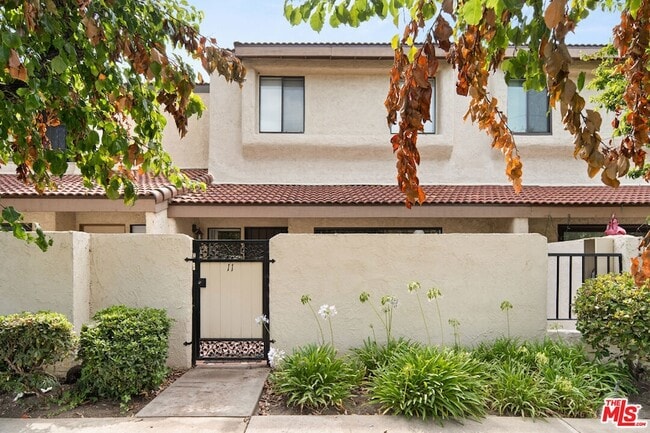 Primary Photo - 6021 Lindley Ave