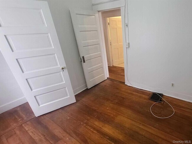 Building Photo - 108 Winnikee Ave