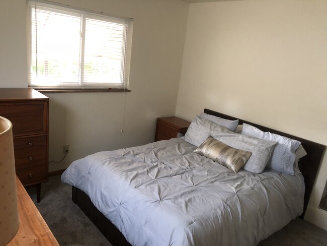 Back Bedroom - 116 Greencrest Ter