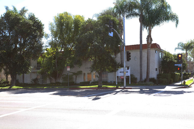 Primary Photo - Roscoe Place