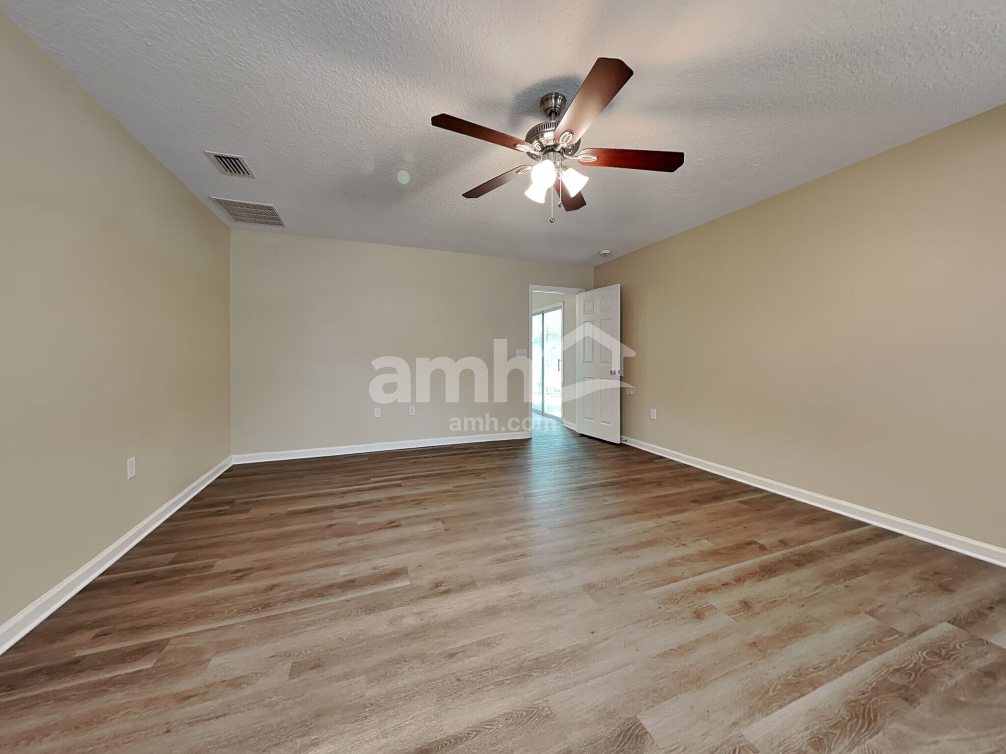 Building Photo - 563 Worcester Ct