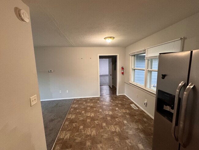 Building Photo - 514 S Pine St