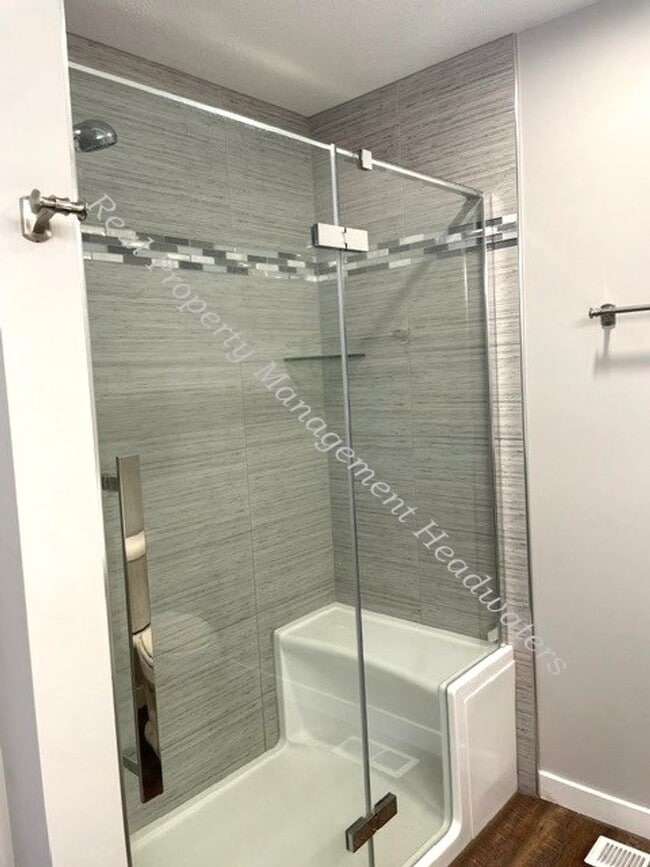 Building Photo - 3 Bedroom 2 Bath House For Rent