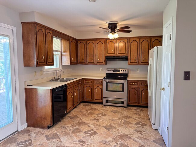 Building Photo - 438 Kelsey Dr