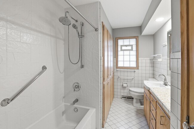Building Photo - 4538 N Larkin St