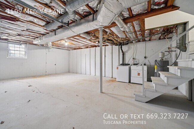 Building Photo - 1409 Medina Ln
