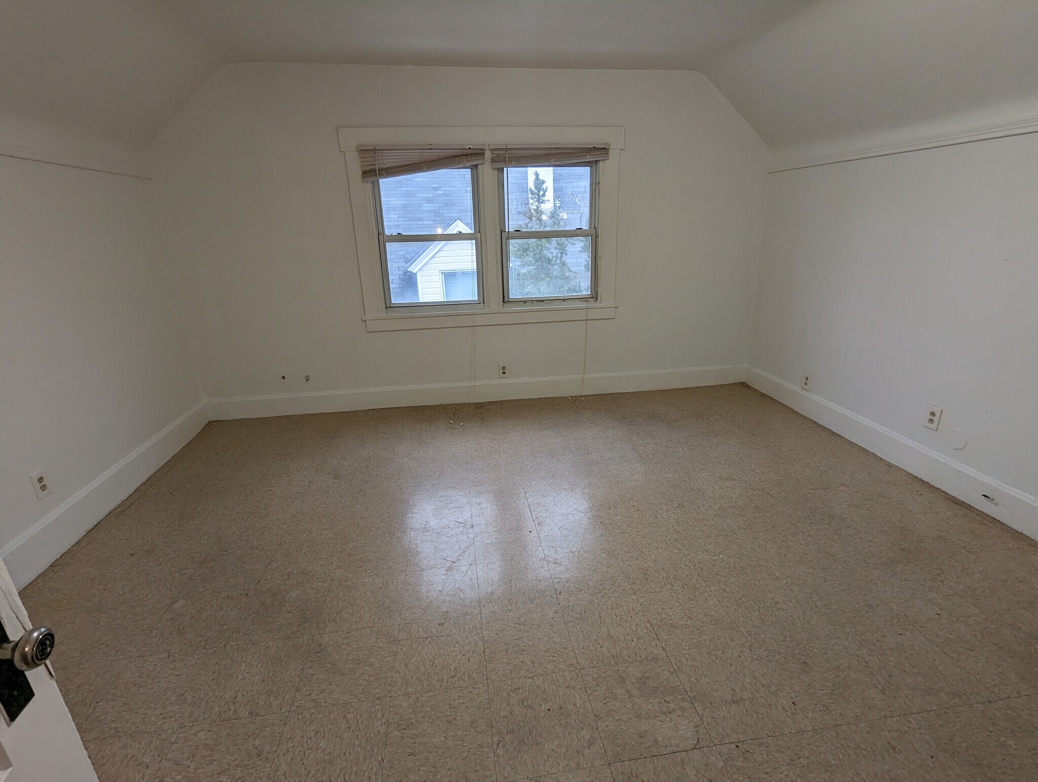 Upstairs Bedroom - 2535 Fairview Ave
