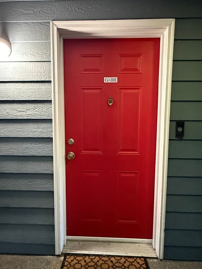 Building Photo - Ground-Level 2-Bedroom Condo at Martha’s Landing – Prime Mill Creek Location