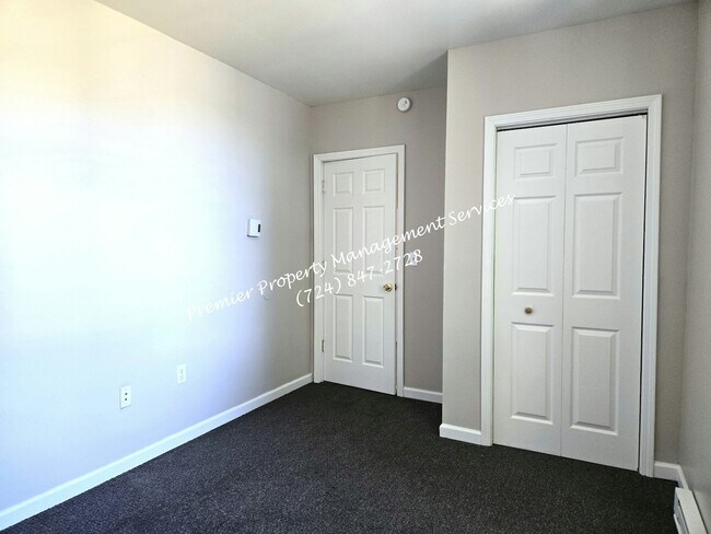 Building Photo - 211 E Wallace Ave