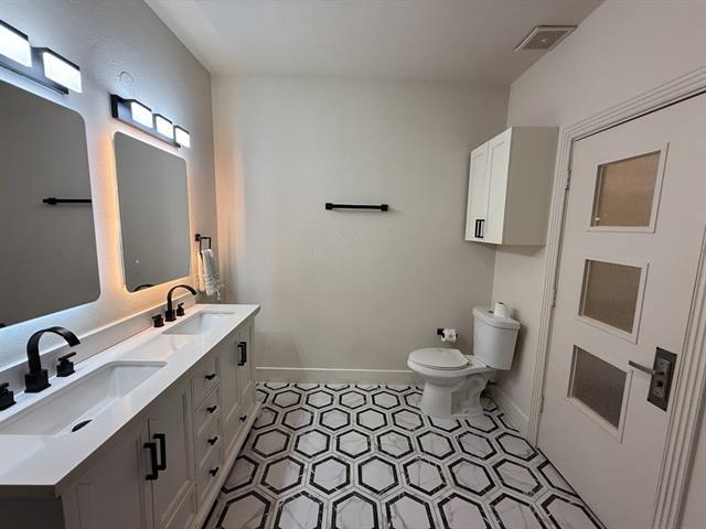 Building Photo - 1323 St Joseph St