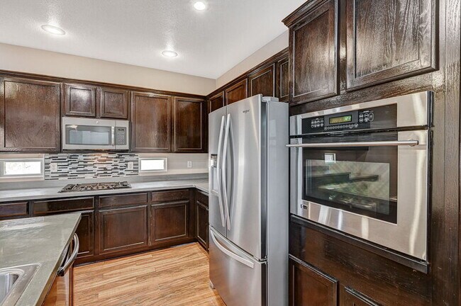 Building Photo - 10588 Isola Bella St