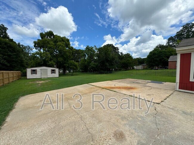 Building Photo - 4259 Hickory Dr