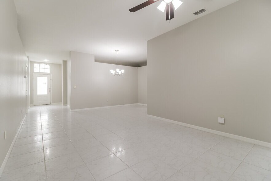 Building Photo - 131 Harwood Cir