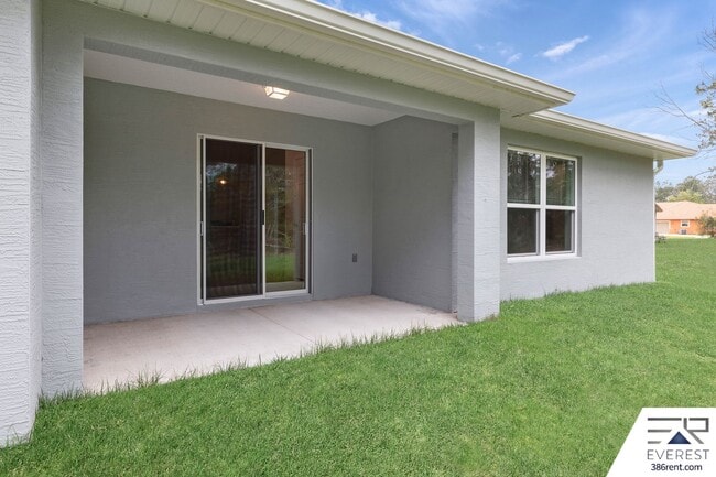 Building Photo - LIKE NEW 3/2/1 TOWNHOUSE IN BEAUTIFUL SEMINOLE WOODS