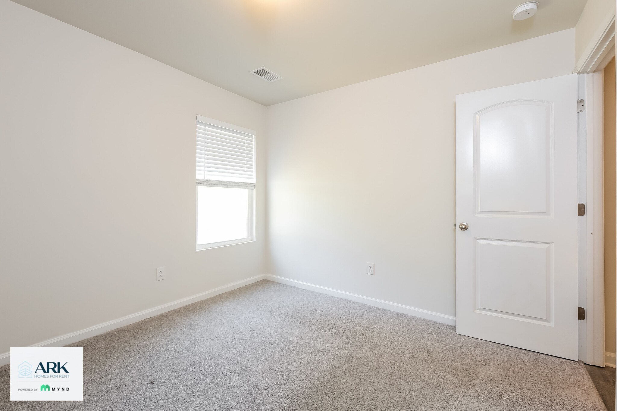 Building Photo - 173 Queens Cir
