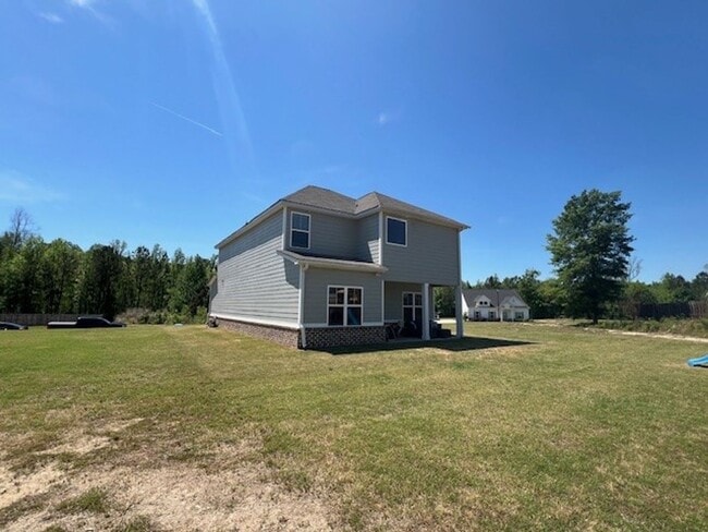 Building Photo - 4 Bedroom, 2.5 Bath Right off Exit 175