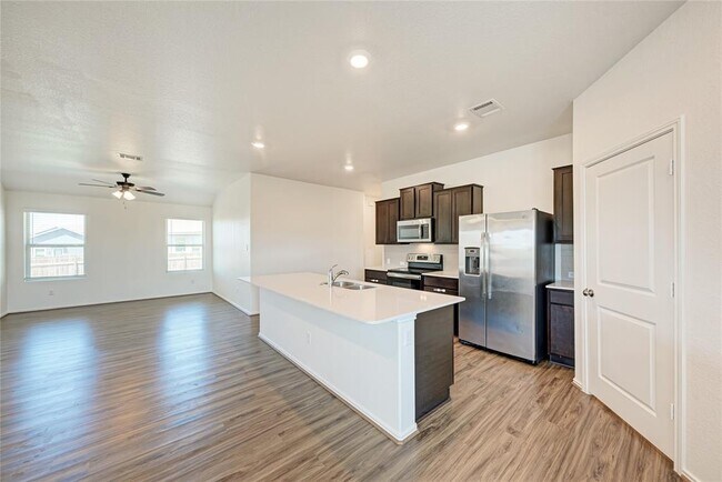 Building Photo - 520 Pandora Cv