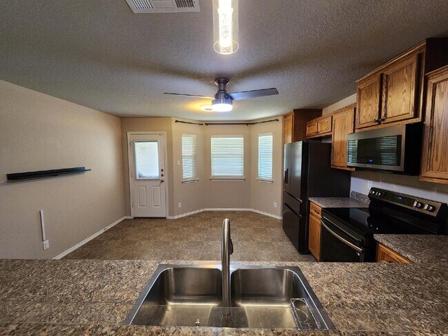Building Photo - 4633 Stonehaven Dr