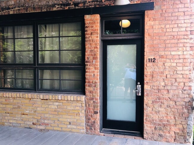 Building Photo - BEAUTIFUL 2 BEDROOM 2 BATH DOWNTOWN SLC HO...