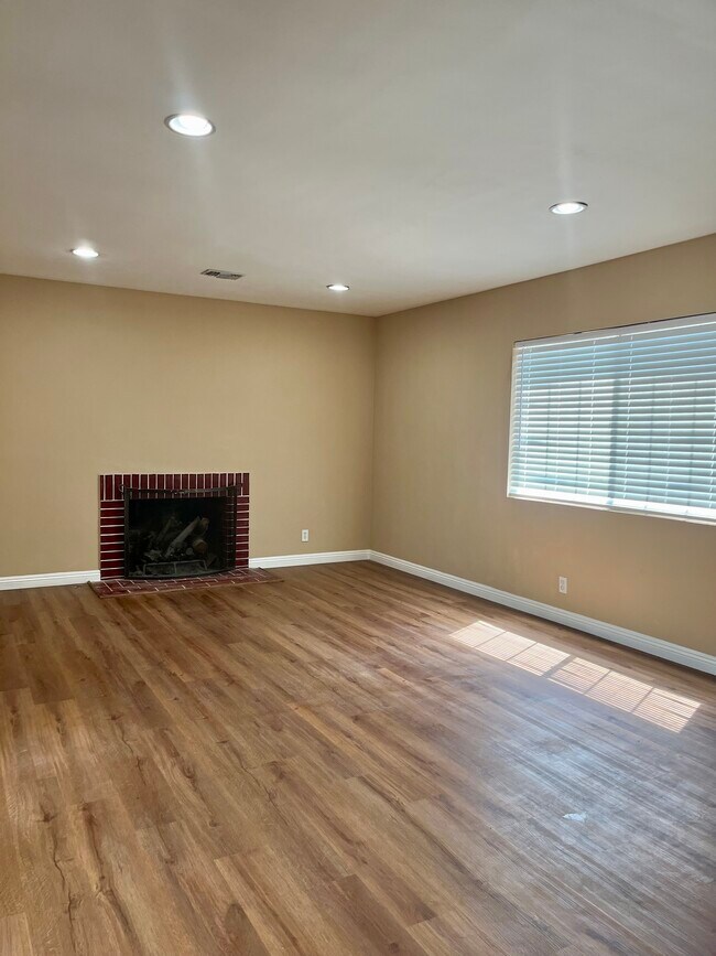 Building Photo - 8246 Beeman Ave