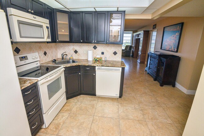 Building Photo - 2661 S Course Dr