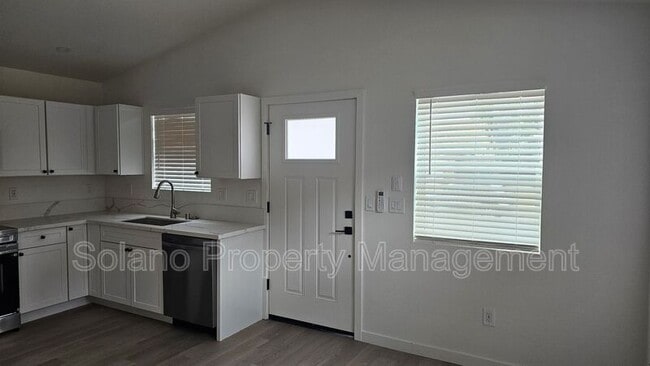 Building Photo - 376 Marna Dr