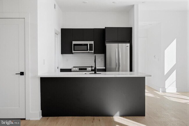 Building Photo - 1221 4 St
