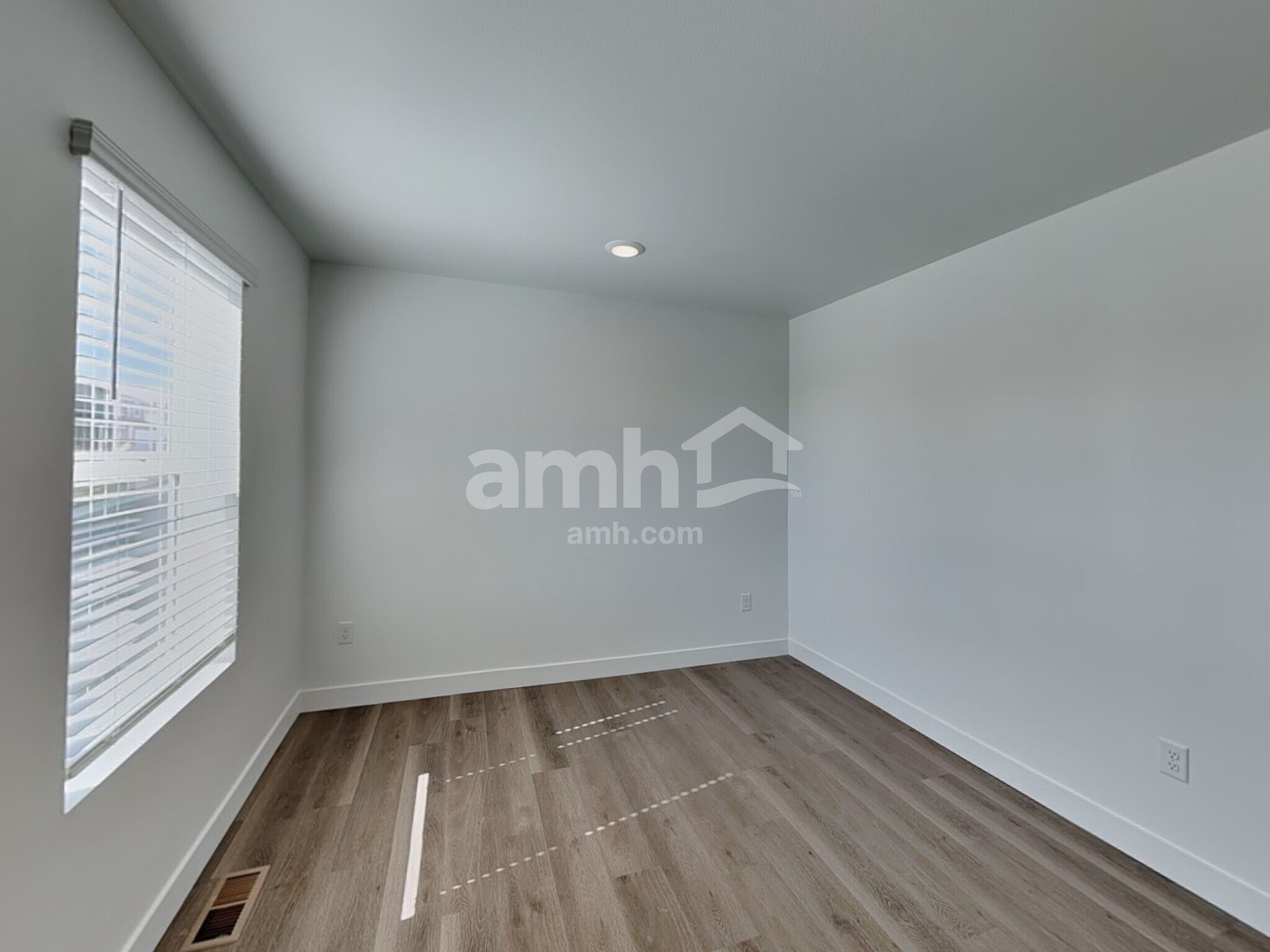 Building Photo - 4751 85th Dr NE