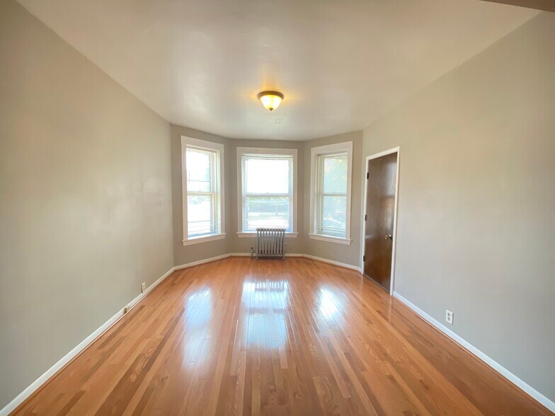 Building Photo - 2232 W Addison St